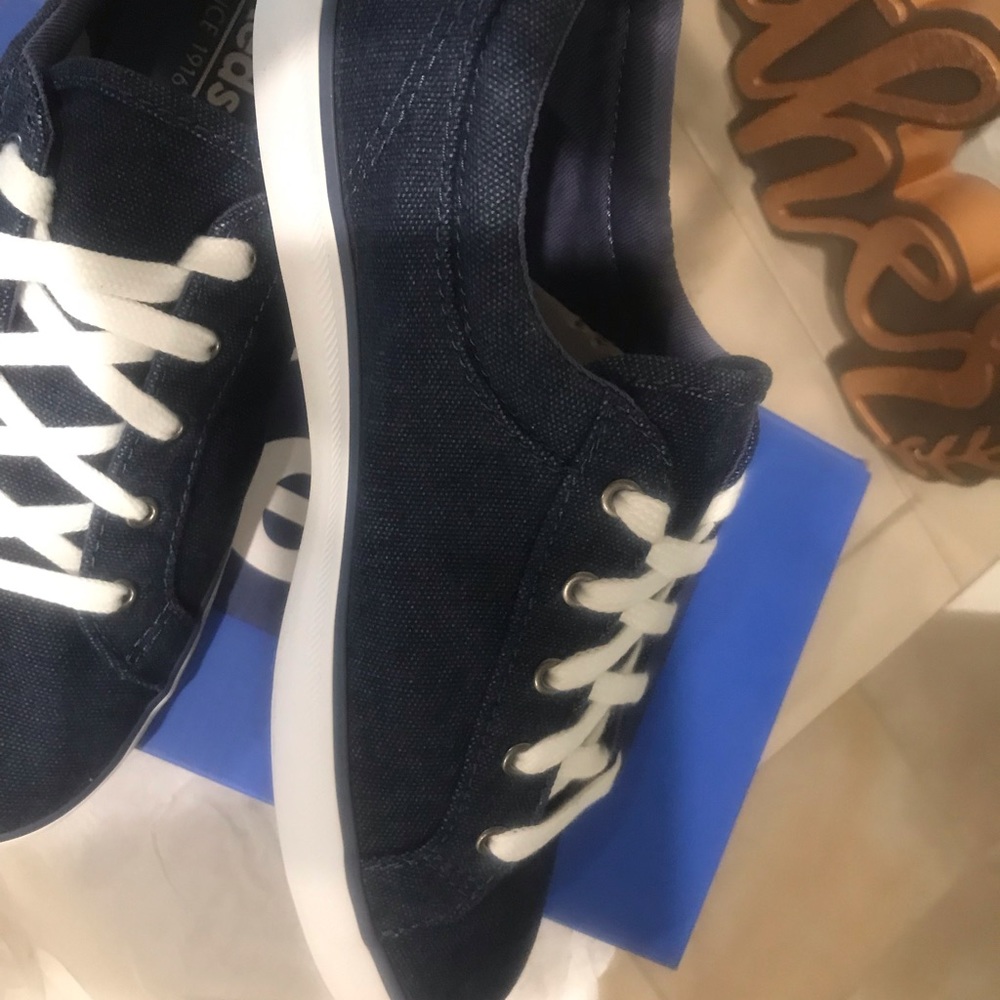 KEDS - Picture 4 of 4
